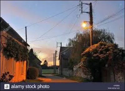 Nous partons dans le Centre-Val-de-Loire, à Senantes. Commune de l'arrondissement de Dreux, elle se situe dans le département ...