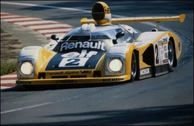Apres les échecs des Alpine A 220, Renault revient au Mans avec la A 442 et, après deux tentatives infructueuses, remporte la victoire. En quelle année était cette victoire d'une Renault ?
