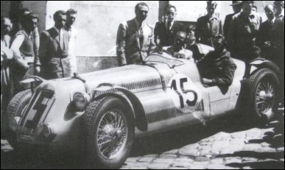Elle prend les 2e et 4e place lors de la première édition en 1949, puis la 7e l'année suivante. Quelle est cette voiture ?