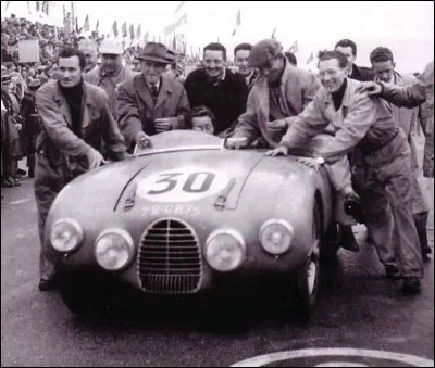 Cette voiture prend la 6e place en 1954 : quel est ce constructeur qui porte les espoirs français tant en Formule 1 qu'aux 24 h du Mans entre 1952 et 1954 ?