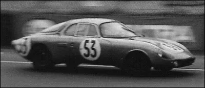 Equipée d'un moteur Renault d'1 litre, elle prend les 17e et 18e places en 1962, puis la 11e en 1963. Quelle est cette voiture ?