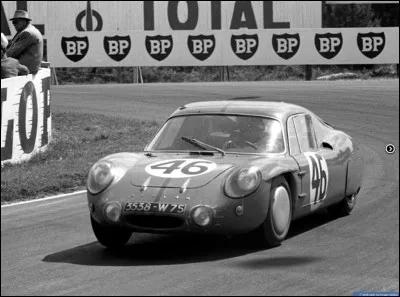 Après une première participation en 1963, la marque s'aligne à nouveau en 1964 et prend la 17e place. Quelle est cette voiture ?