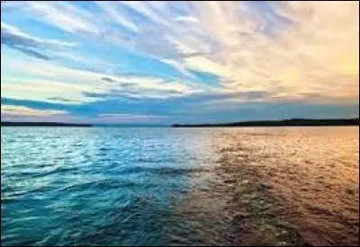 Quel est l'oc&eacute;an qui borde la Bretagne ?