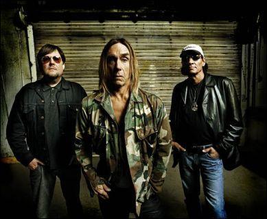 Surnomm l'Iguane, qui est le leader des Stooges ?