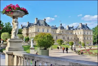 Qui a demand&eacute; la cr&eacute;ation du jardin du Luxembourg, situ&eacute; dans le 6e arrondissement de Paris ?