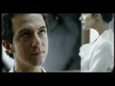 Qui est l'actrice dans l'ascenseur avec Calogero dans le clip de "En apesanteur" ?