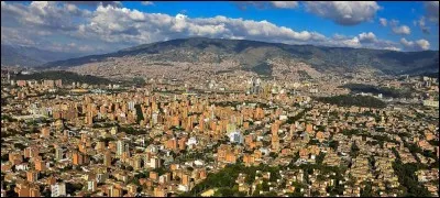 La Colombie est un pays situé :