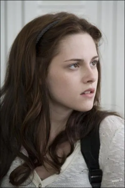Twilight: Comment s'appellent les deux filles qui 'embtent' Bella au lyce ?