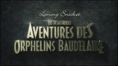 Lemony Snicket est un des personnages principaux de la série de livres "Les Désastreuses aventures des orphelins Baudelaire", mais il est aussi...