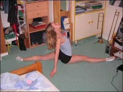 La gymnaste excute :
