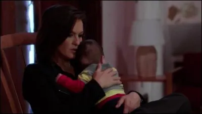 Comment s'appelle l'enfant qu'Olivia se voit confier par la juge Linden à la fin de la saison 15 ?