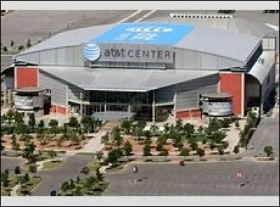 Quelle équipe évolue au "AT&T Center" ?