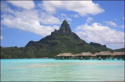 Tahiti, la plus grande île de la Polynésie française, est dans :