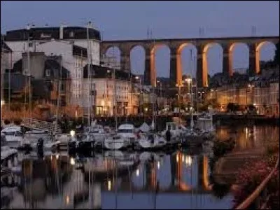 De quel département Morlaix est-elle une sous-préfecture ?