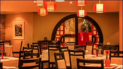 Comment s'appelle la servante du restaurant dans la Vall&eacute;e de la Mort ?