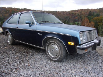 Ici une voiture produite par General Motors de 1975 à 1987. Cette voiture a porté les noms de Izuzu Gemini, GMC Chevette ou Pontiac Acadian/T1000/1000. Quel est son nom chez Chevrolet ?