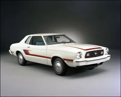 Allons chez l'un des grands constructeurs automobiles américains, Ford. Nous avons un modèle célèbre aujourd'hui mais pas de la première génération. Quel est son nom ?
