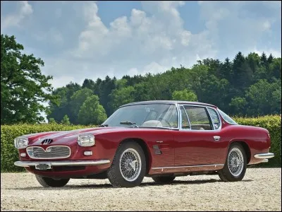 Traversons la Manche, la France et les Alpes et retrouvons-nous en Italie. Cette voiture n'a pas été vendue en grand nombre. Quel est son nom ?