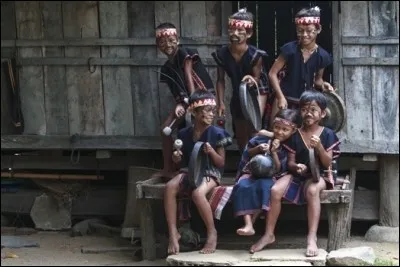 Dans quel pays les petits garçons jouent-ils du gong ?