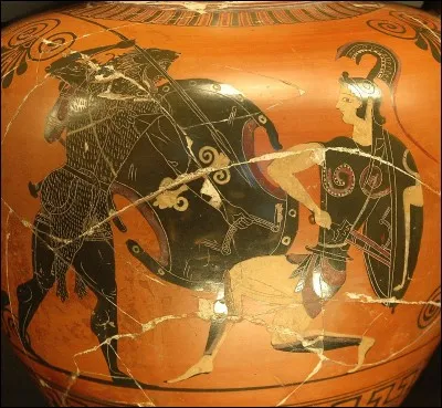 Quelle reine des Amazones fut tuée par Héraclès dans un combat provoqué par une machination d'Héra ?