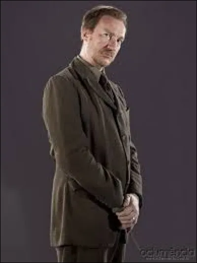 Quelle est la particularité de Remus Lupin qui devient le professeur de défense contre les forces du mal la troisième année ?