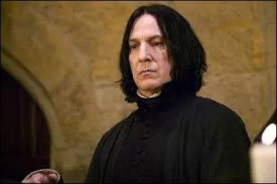 Quelle était la matière qu'enseignait Severus Rogue avant de devenir professeur de défense contre les forces du mal la sixième année ?