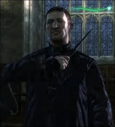 Comment le Mangemort Amycus Carrow rebaptise le cours de défense contre les forces du mal en devenant le nouveau professeur de cette discipline en septième année ?