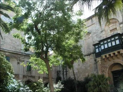 Cette cour intrieure se situe ?