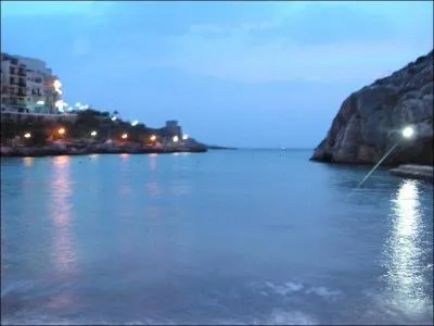 Cette vue d'une petite station balnaire a t prise sur une des les de l'archipel, laquelle ?