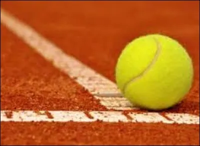 Quelle est la couleur de la balle de tennis lors des compétitions officielles ?