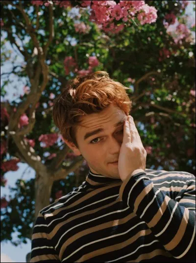 De quel pays est originaire KJ Apa ?