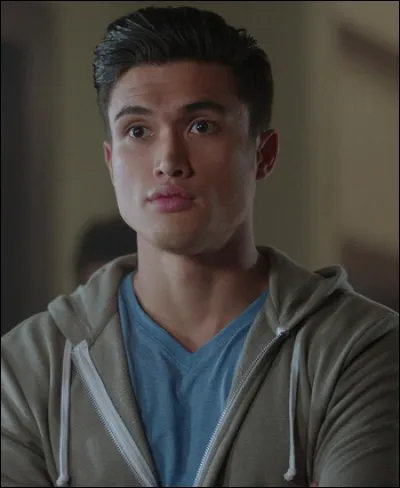 Quel acteur incarne Reggie dans la saison 2 ?