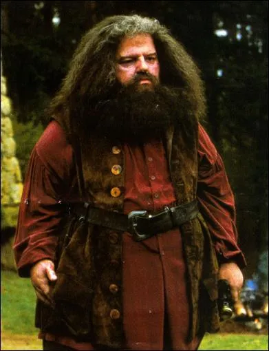 Qui est  le garde-chasse de Hogwgart ?