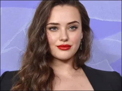 Qui joue le rôle d'Hannah Baker ?