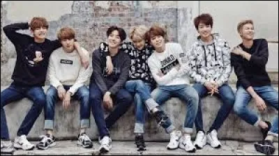 Parmi les membres de BTS ci-dessous, lequel n'est pas un compositeur ?