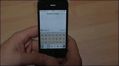 Quelle marque de téléphone est représentée sur l'image ?