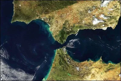Quel détroit large de 18,7 km sépare le Maroc de l'Espagne ?