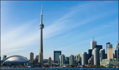 Dans quelle ville se situe la CN Tower ?