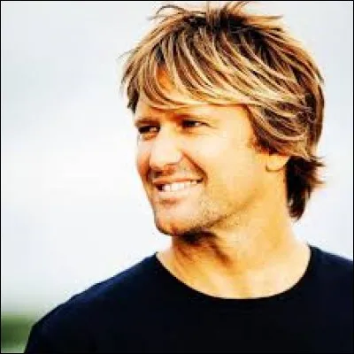 Tom Frager chante ''Lady Melody'' . Il est né à Dakar, au ---------.