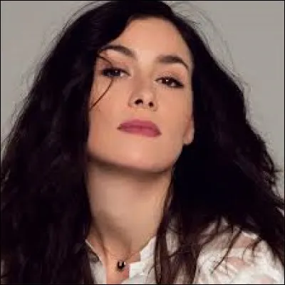 Complétez les paroles de ''Elle Panique'' d'Olivia Ruiz : 
''Elle veut pas finir seule et moche
Elle veut qu'on s'inquiète pour elle
Elle veut pas voir de la bidoche
Ni se laisser des poils -------------------''