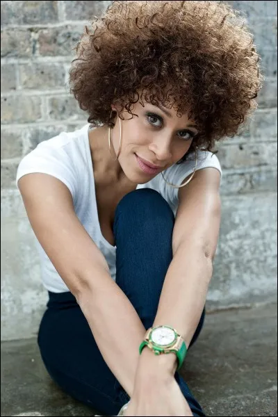 ''Cry Cry''est une chanson d'Oceana, une jeune femme née dans le Schleswig-Holstein. Quelle est donc sa nationalité ?