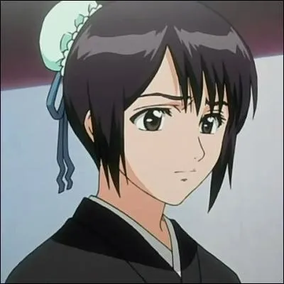 Avec qui Hinamori a-t-elle pass son enfance pendant qu'elle tait  l'cole des shinigamis ?