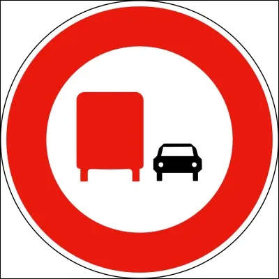 Quelle catégorie de véhicule est concernée par ce panneau ?