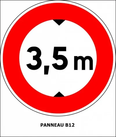 Quels usagers ne peuvent emprunter un itinéraire en croisant ce panneau ?