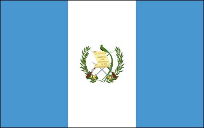 Que symbolisent les deux bandes verticales bleues aux extrémités du drapeau guatémaltèque ?
