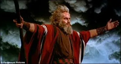 ''Puis aller voir la mer Rouge, laisser passer Moïse''

D'après la Bible, qu'a reçu Moïse de Dieu lors de l'Exode ?