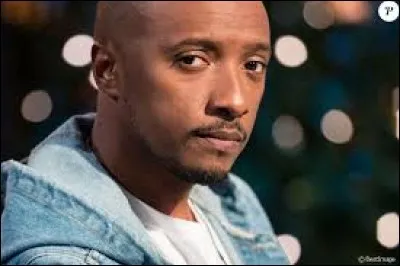 ''Tellement d'choses que j'aurais voulu effacer ou revivre 
Mais tout cela est impossible ami 
Donc j'inspire un grand coup et je souffle sur ma --- bougie''

Après tous ces malheurs, terminons sur une note plus gaie ! Soprano avait l'âge médian entre celui qu'avait Jimi Hendrix et Jésus de Nazareth quand ils sont morts. Combien de bougies a soufflées Soprano dans ''Hiro'' ?