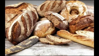 Comment s'appelle l'&eacute;tape o&ugrave; il malaxe la p&acirc;te ?