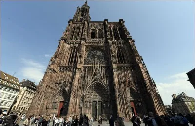 Combien de temps a-t-il fallu pour construire la cathédrale de Reims ?