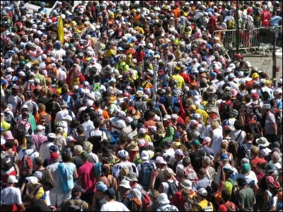 Sur quelle couverture de livre pouvons-nous lire "Le seul espoir pour l'Humanité n'est pas humain" ?
